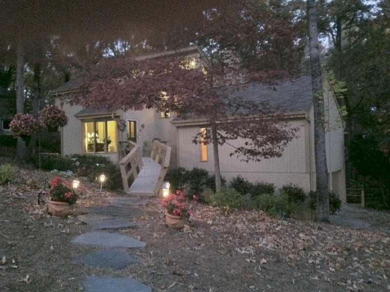 565 Periwinkle Dr., Roswell, GA 30075