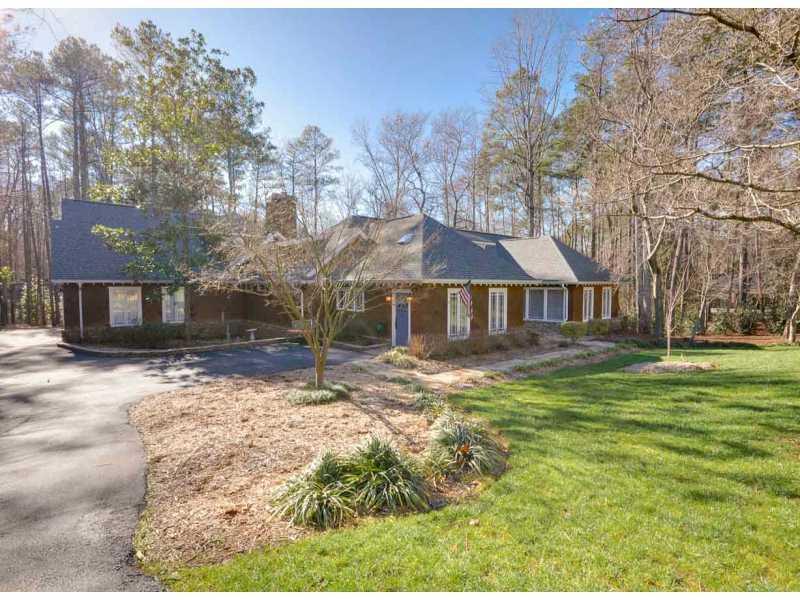 1490 Chevron Dr., Sandy Springs, GA 30350