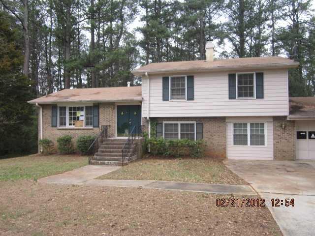 561 Candlewood Dr., Stone Mountain, GA 30088