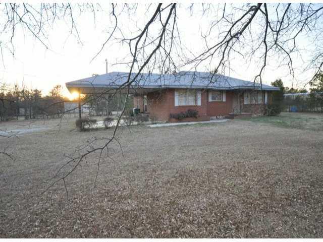 1949 Pucketts Dr., Lilburn, GA 30047
