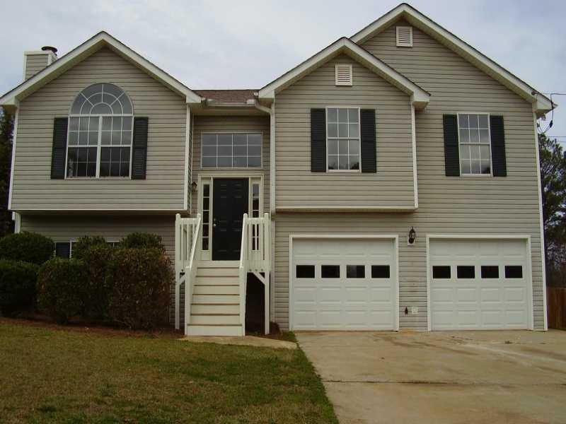 132 Ridgefield Dr., Douglasville, GA 30134
