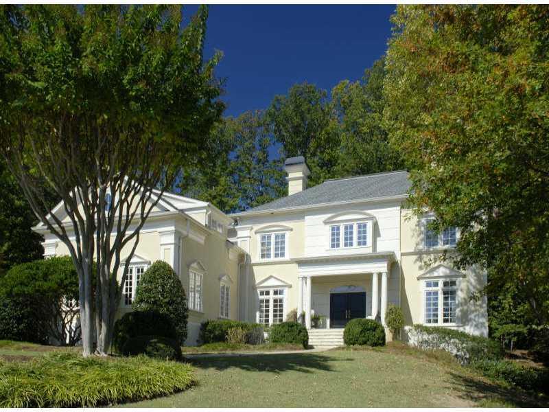 575 Chestnut Rose Ln., Atlanta, GA 30327