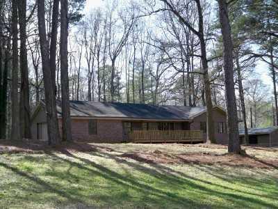 961 Rabun Dr., Lilburn, GA 30047