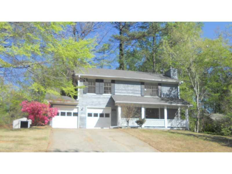 452 Candlewick Ln., Lilburn, GA 30047