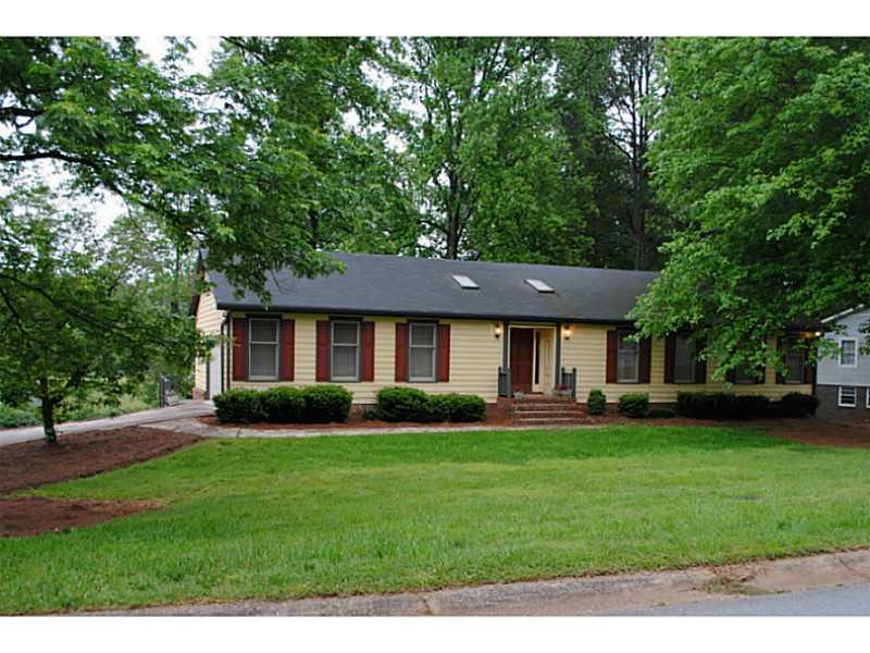 226 Ponderosa Dr., Dallas, GA 30157