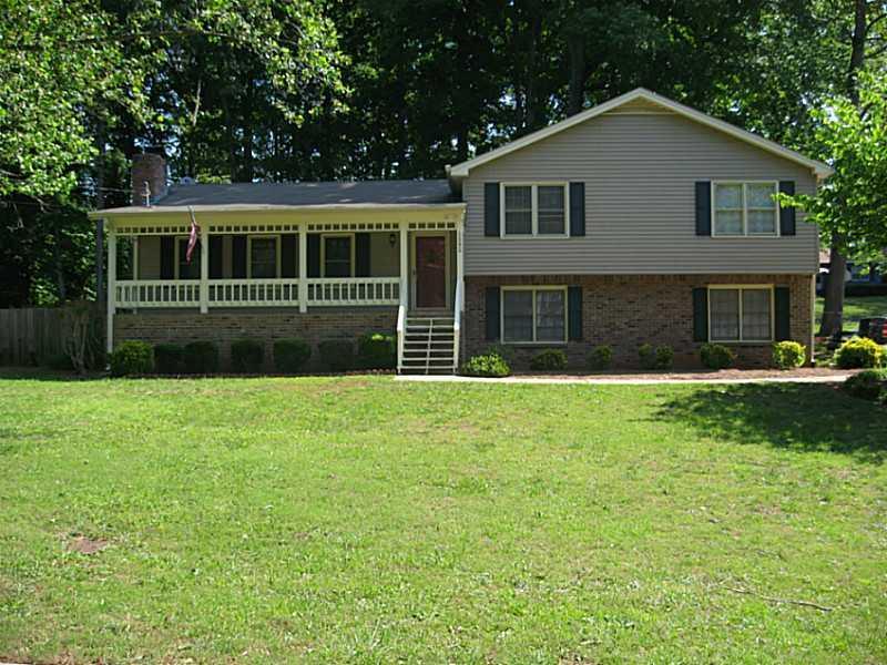 1592 Bentwood Dr., Lilburn, GA 30047