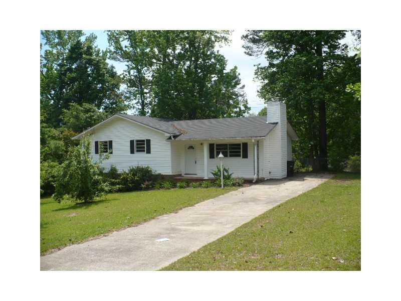 2405 Eric Ln., Douglasville, GA 30135