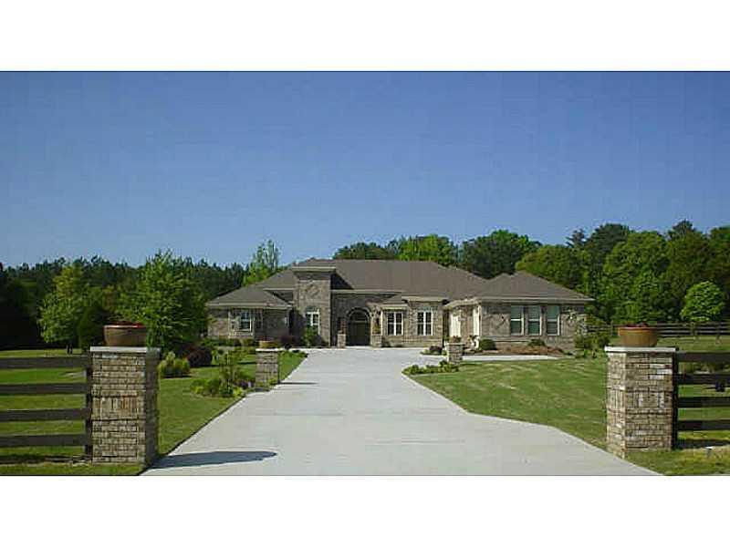 2231 Lenora Rd., Loganville, GA 30052