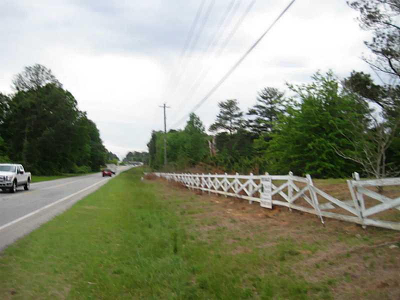 136 Ozora Rd., Grayson, GA 30017