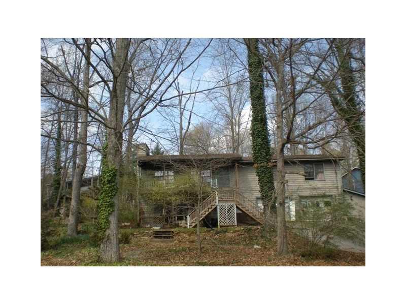 421 Riverlake Ct., Woodstock, GA 30188