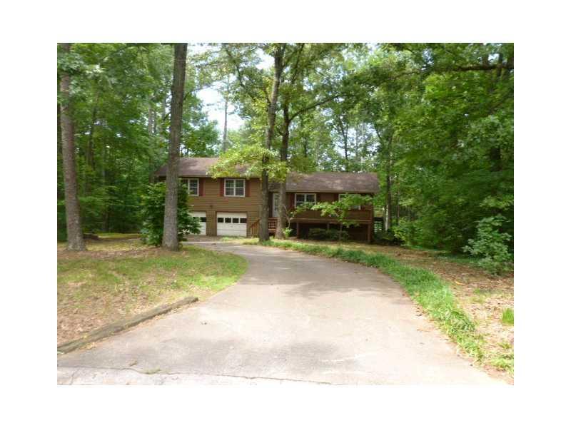 206 Lake Ct., Woodstock, GA 30188
