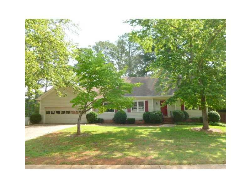 3855 Thornhill Dr., Lilburn, GA 30047