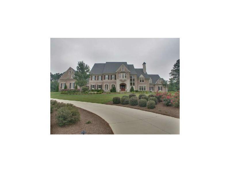 570 Stonemoor Cir., Roswell, GA 30075