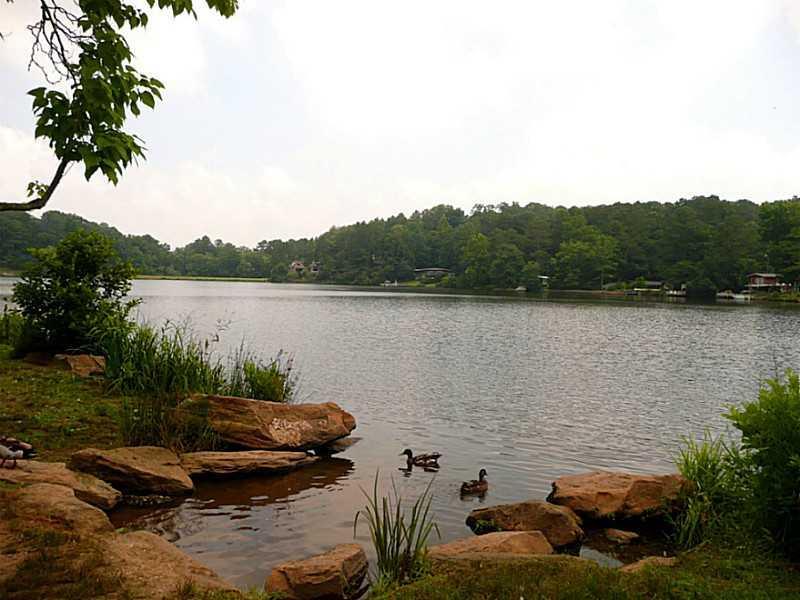 121 Lakeshore Dr., Mountain Park, GA 30075