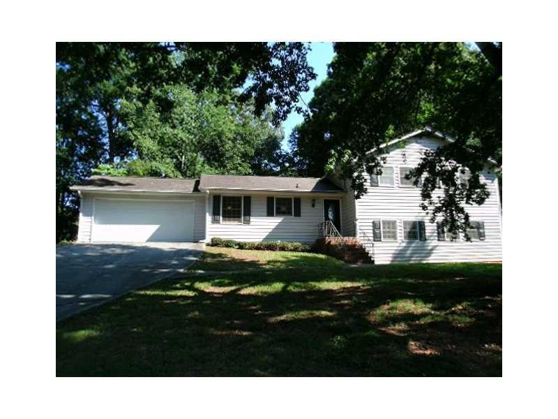 2807 Rosemont Dr., Lawrenceville, GA 30044