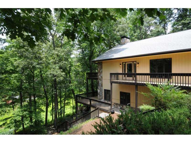 614 Lakeshore Dr., Berkeley Lake, GA 30096