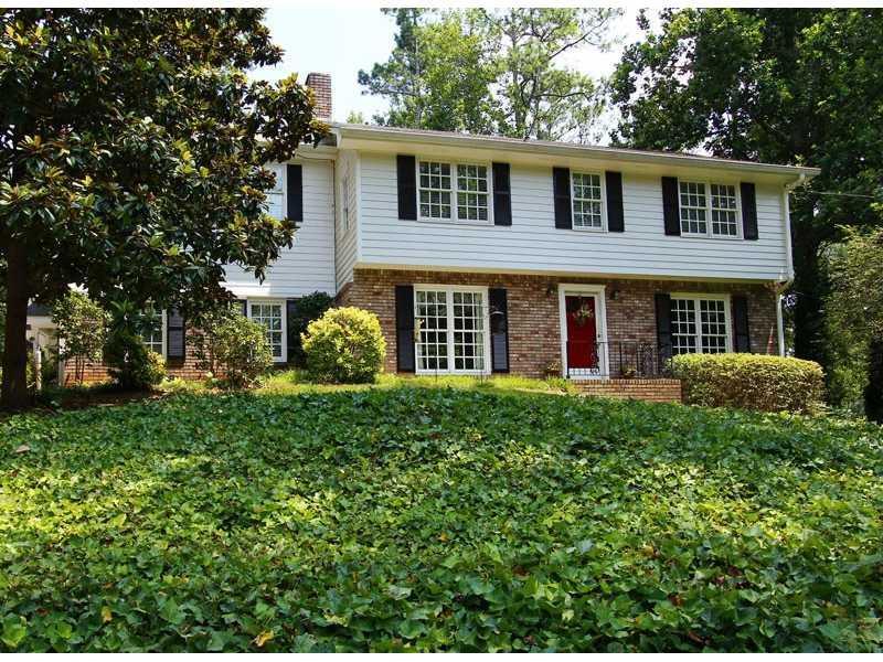 1205 Lake Crest Ter., Roswell, GA 30075