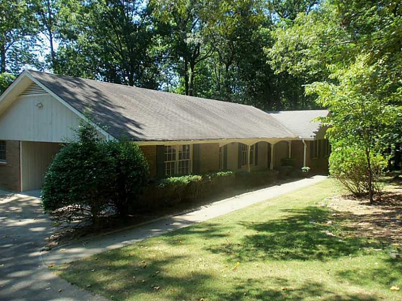 730 Hunterhill Ct., Roswell, GA 30075