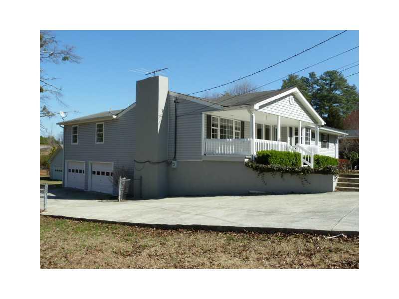 211 Pineview Dr., Lawrenceville, GA 30046