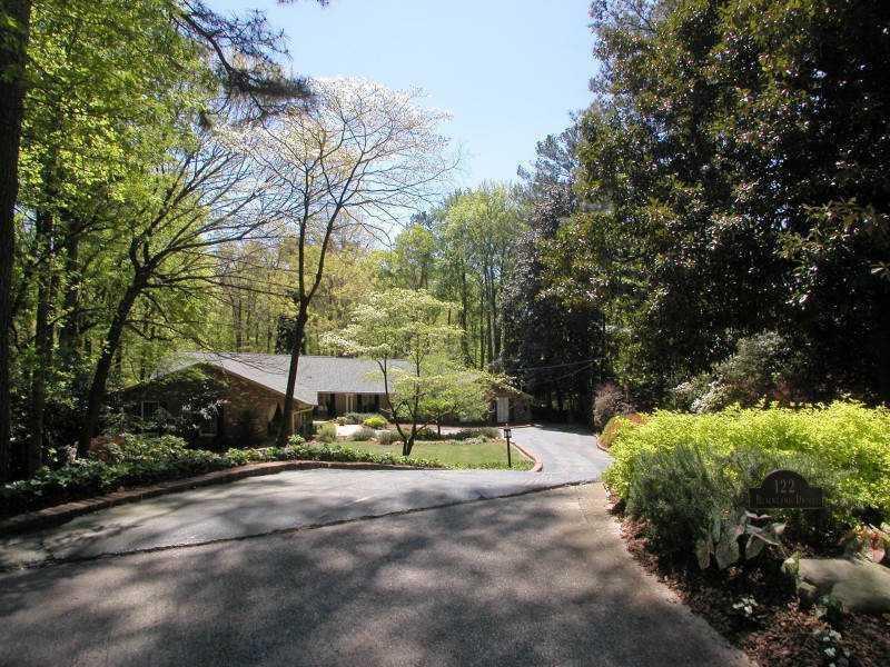 122 Blackland Dr., Atlanta, GA 30342