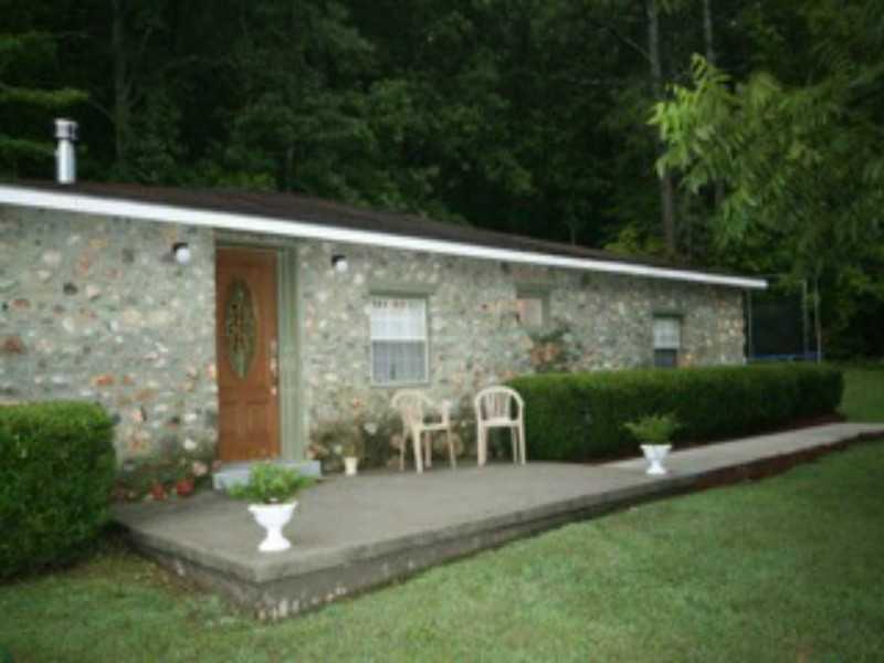 1472 Pleasant Valley Rd., Silver Creek, GA 30173