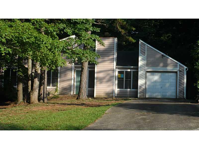 302 Apple Valley Ct., Woodstock, GA 30188