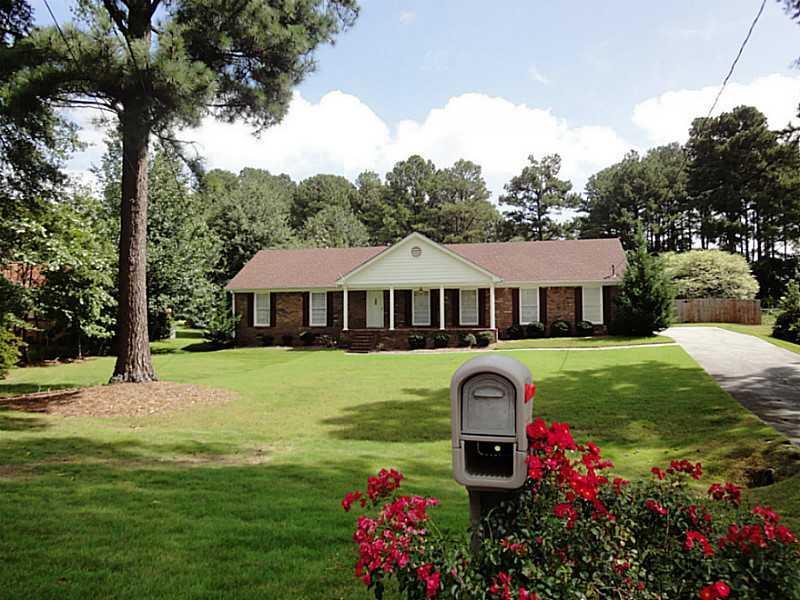 2182 Timber Ln., Snellville, GA 30078