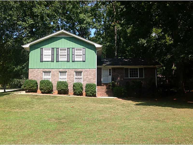 2905 Castle Dr., Lawrenceville, GA 30044