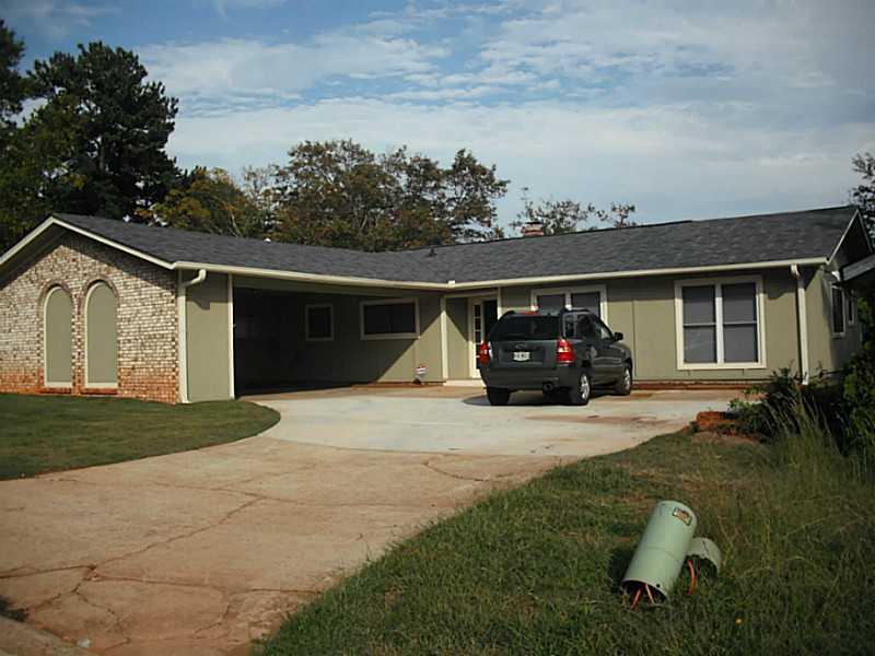 1136 Mannbrook Dr., Stone Mountain, GA 30083
