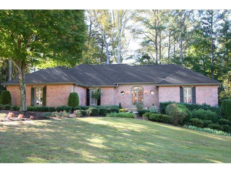 820 Fairbrook Ln., Roswell, GA 30075