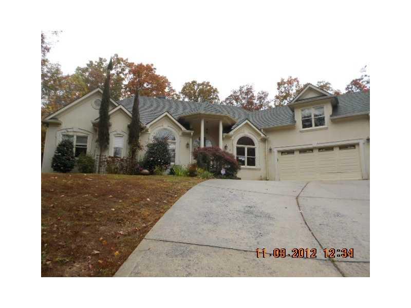 590 Longleaf Dr., Roswell, GA 30075