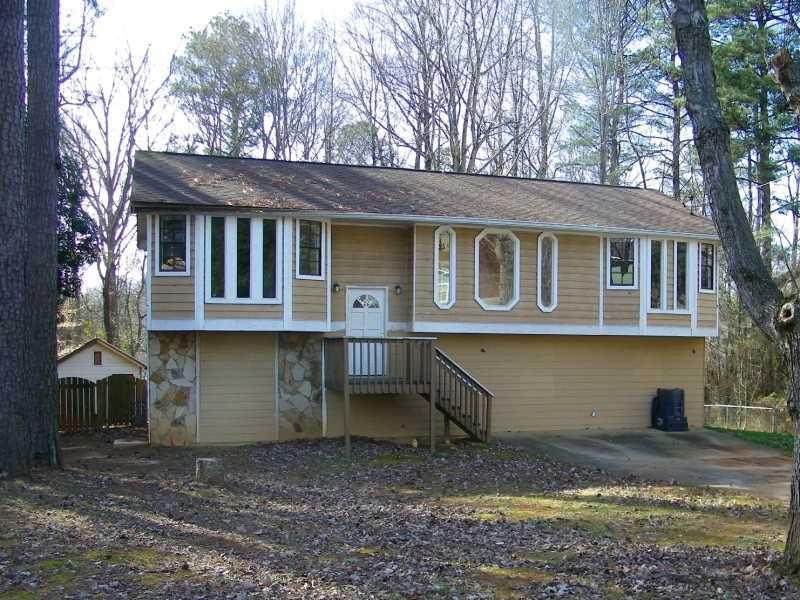 4736 Mossy Ln., Lilburn, GA 30047