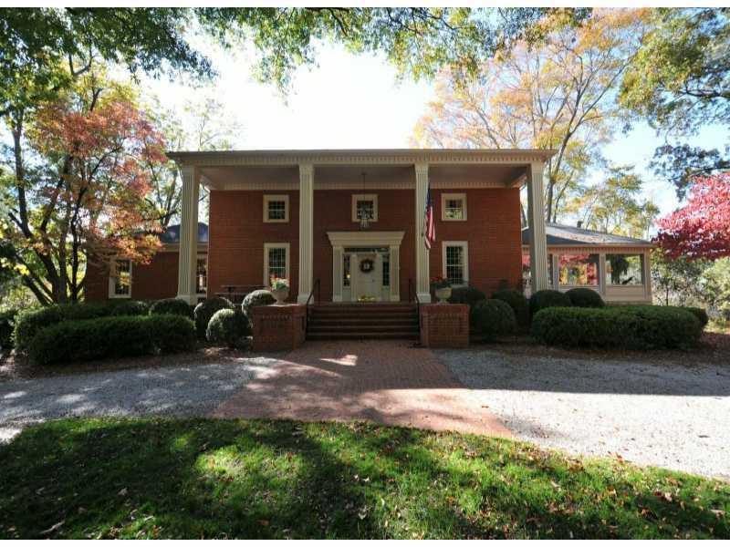 109 Goulding Pl., Roswell, GA 30075