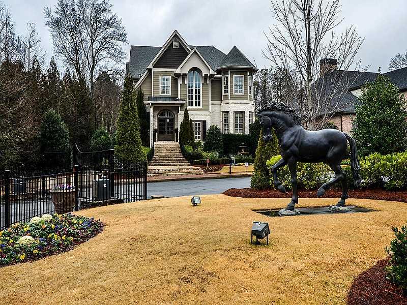 1058 Dunroven Dr., Atlanta, GA 30342