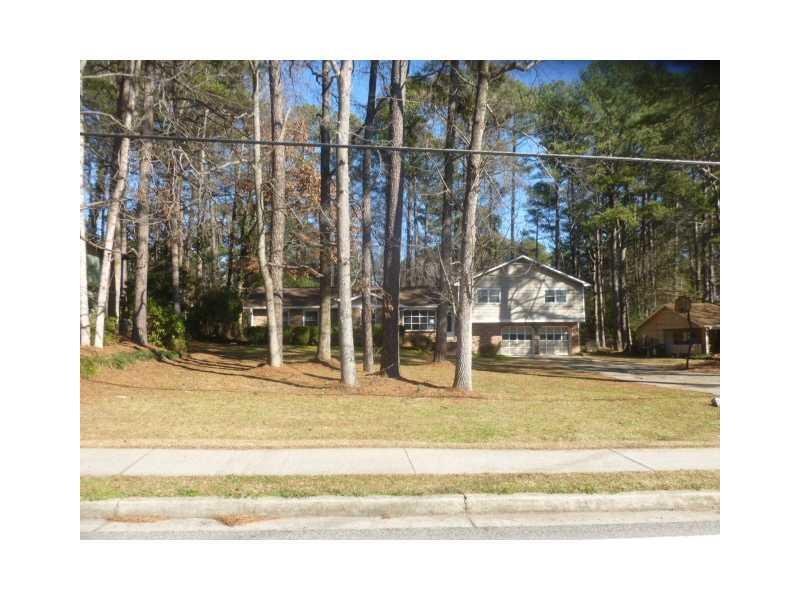 478 Cole Dr., Lilburn, GA 30047