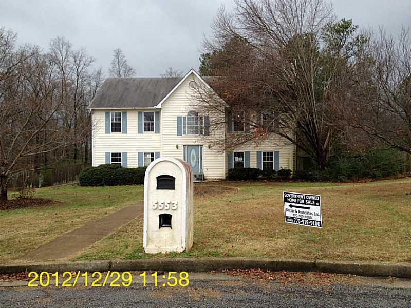 5553 Woodridge Ln., Douglasville, GA 30135