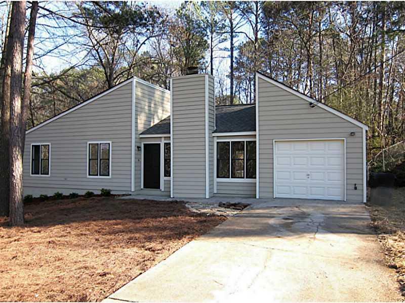 302 Apple Valley Ct., Woodstock, GA 30188