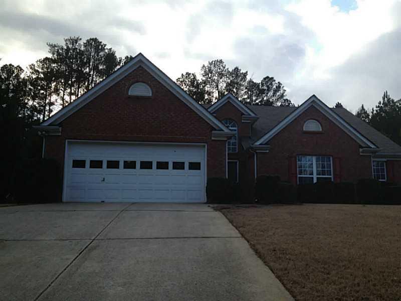 6137 Glen Oak Dr., Flowery Branch, GA 30542