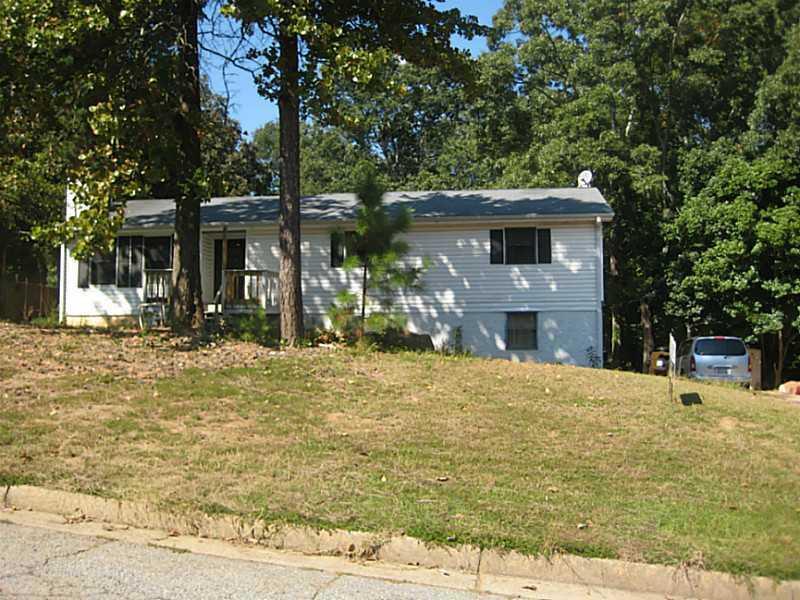 3896 Willowbrook Dr., Douglasville, GA 30135
