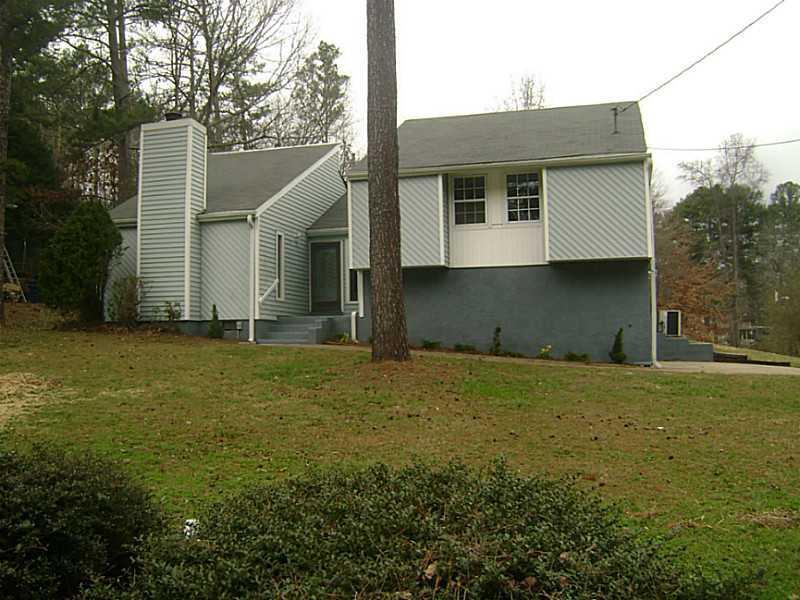 6098 Plumcrest Rd., Douglasville, GA 30135