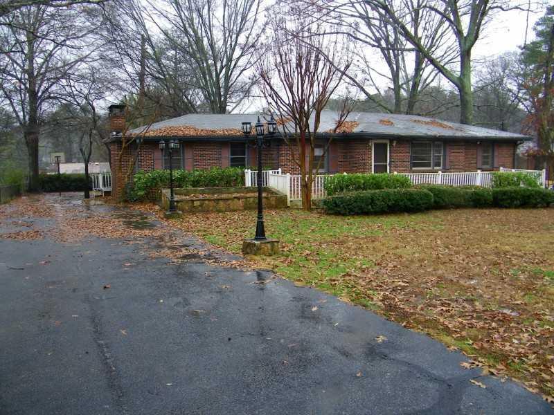 2498 Johnson Dr., Atlanta, GA 30340