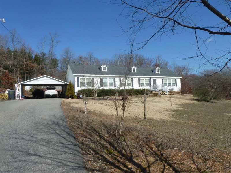 7367 Wits End Dr., Gainesville, GA 30506