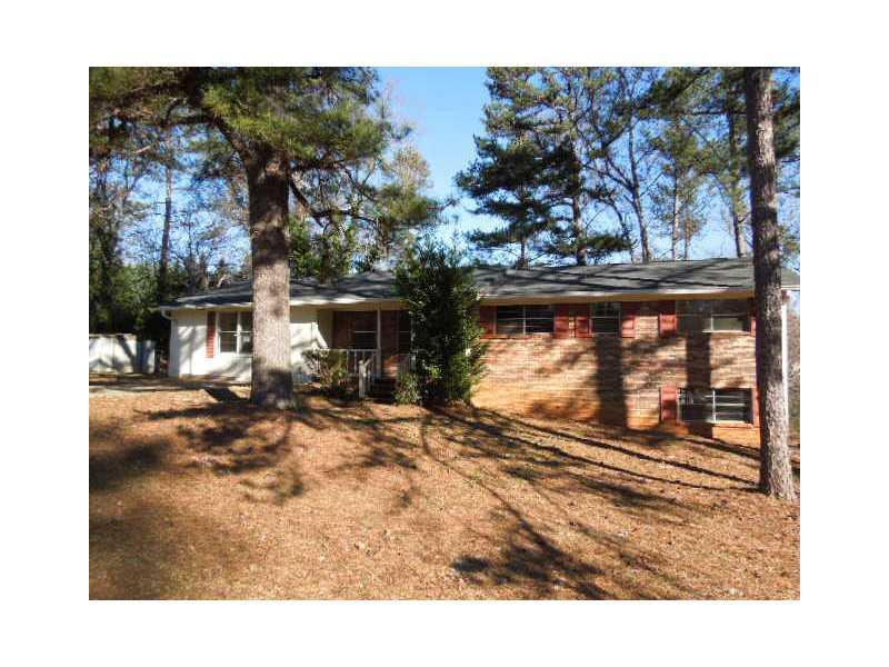 6295 Hillpine Dr., Douglasville, GA 30135