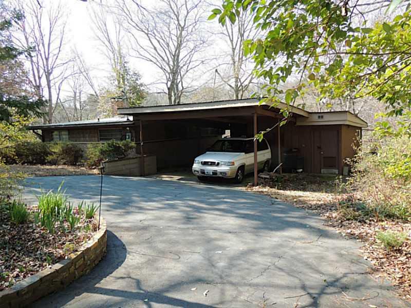 6056 Seminole Dr., Flowery Branch, GA 30542