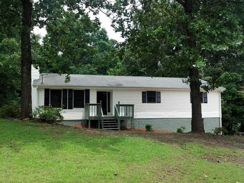 3896 Willowbrook Dr., Douglasville, GA 30135