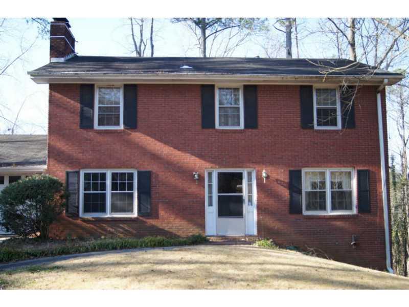 310 Knoll Woods Dr., Roswell, GA 30075