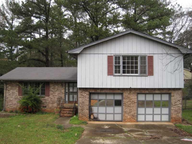 4674 Weyburn Ln., Stone Mountain, GA 30083