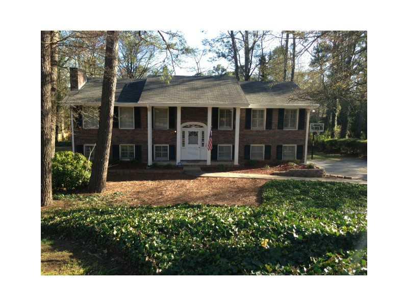 160 Corinth Ct., Roswell, GA 30075