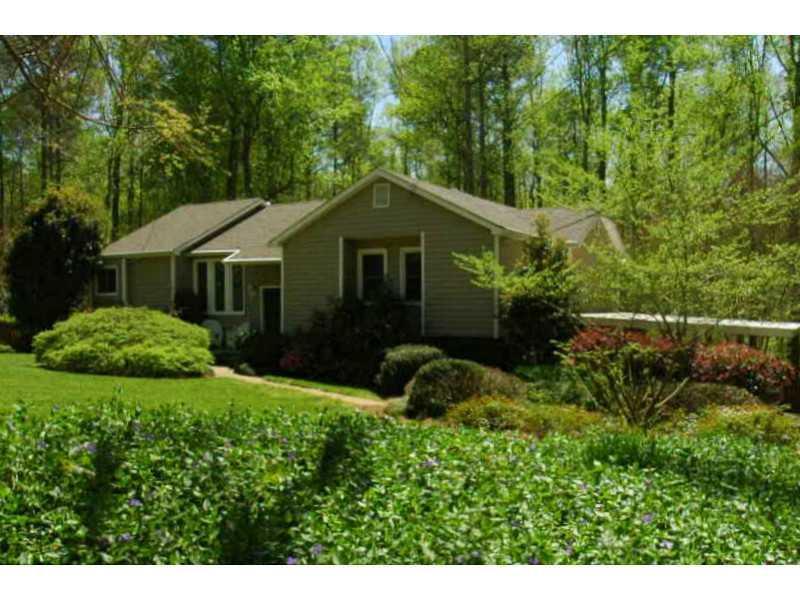925 Victoria Landing Dr., Woodstock, GA 30189