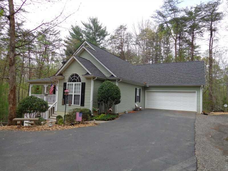 215 White Oak Ln., Dahlonega, GA 30533